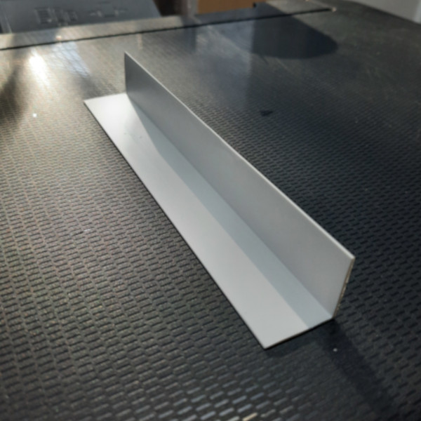 10x10 mm Plastik Köşebent